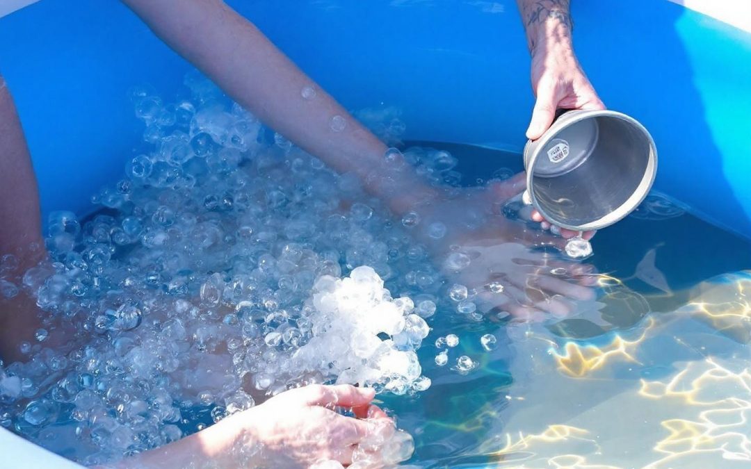 Comment remplir une piscine sans tuyau : méthodes économiques et guide complet