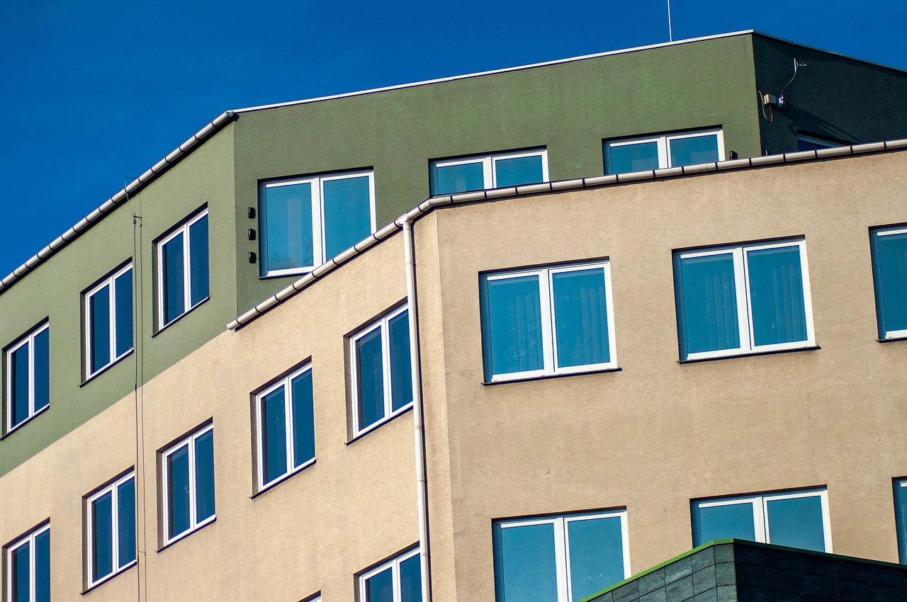 Comment la hausse des taux d’intérêt influence l’immobilier professionnel ?