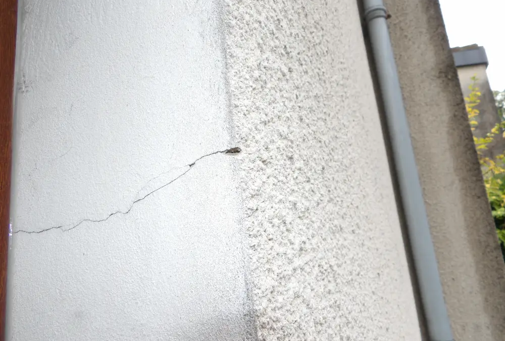 Malfaçons dans l&rsquo;Ain : Le Guide pour Faire Valoir Vos Droits (Fissures, Normes Sismiques)