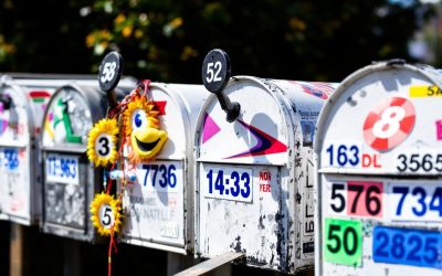 Stickers personnalisés pour boîtes aux lettres : alliez design, durabilité et fabrication française