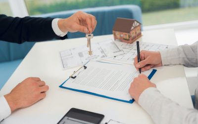Préparer son bien à la vente : pourquoi faire un débarras complet ?