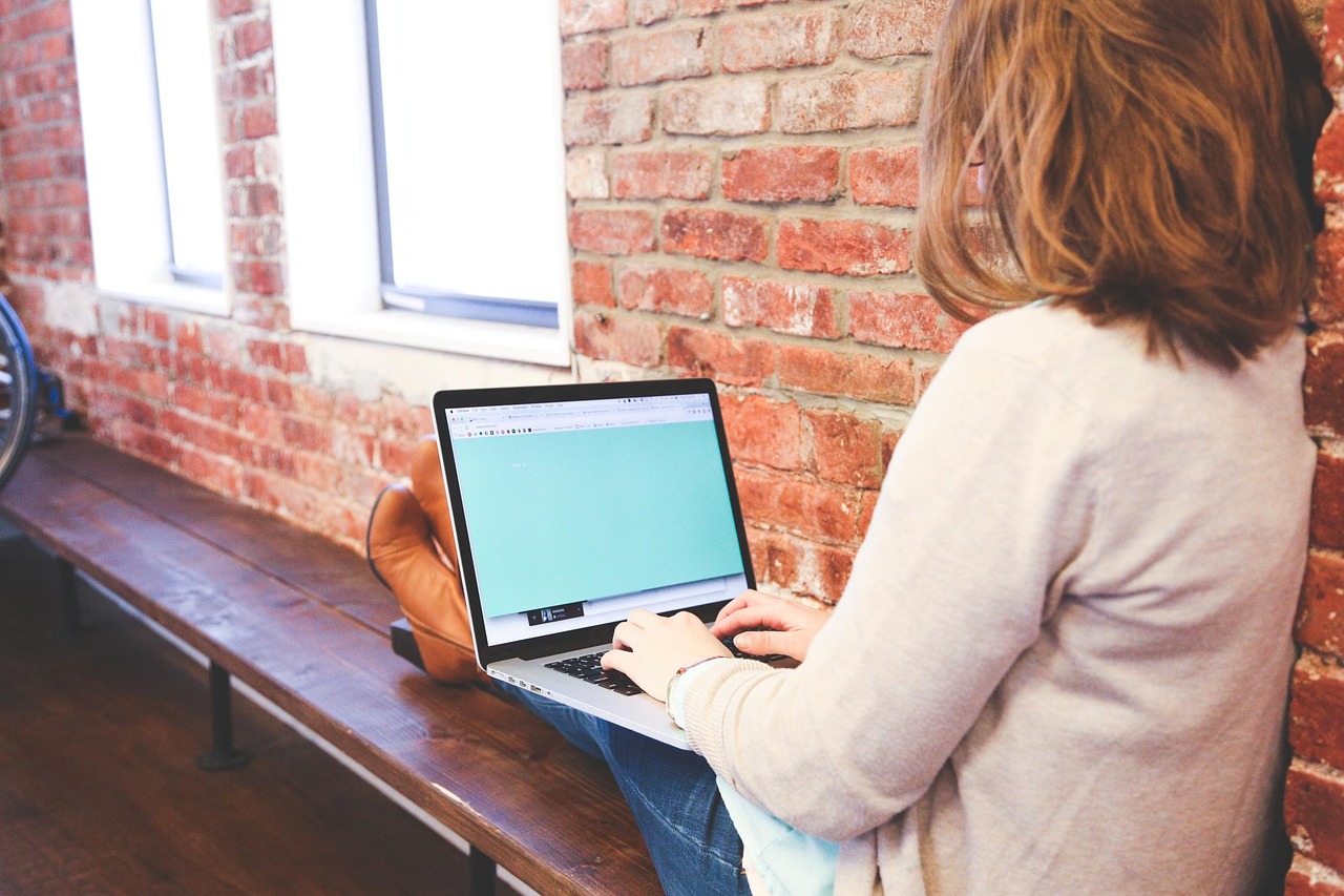 Découvrez pourquoi la formation en ligne aide les professionnels de l’immobilier à valider leurs obligations, obtenir leur attestation et rester conformes.